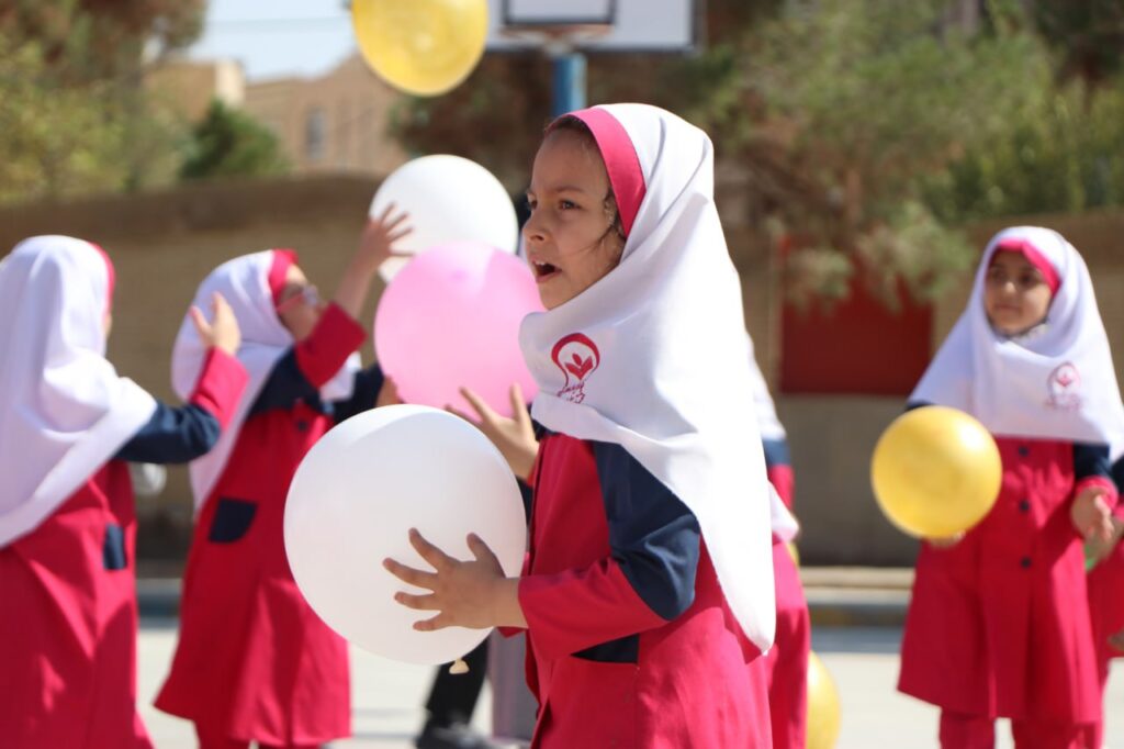 حضور قهرمانان اسکواش یزد در جمع دانش‌آموزان